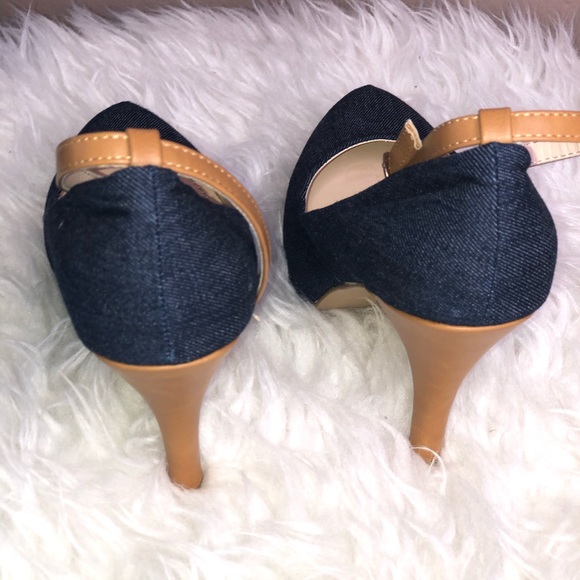 Pumps size 9 with ankle strap - Picture 4 of 5